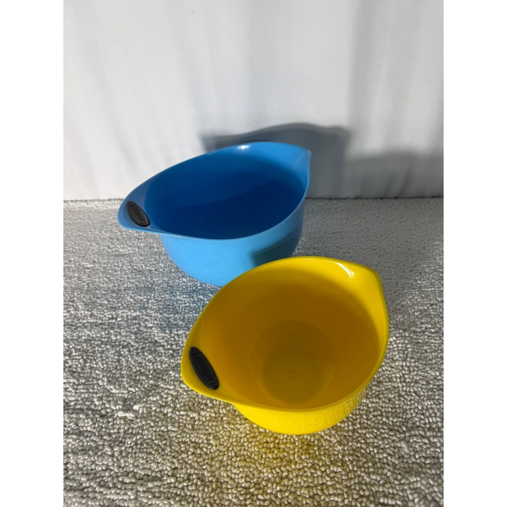 Cuisinart Nesting Mixing Bowls Set of 2 Blue Yellow Pour Spout Non-Slip Base